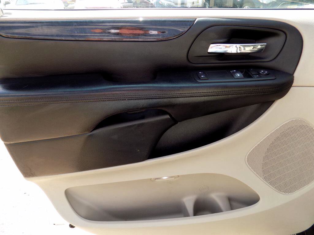 Used 2012 RAM C/V w/ UConnect Hands-Free Group image 12