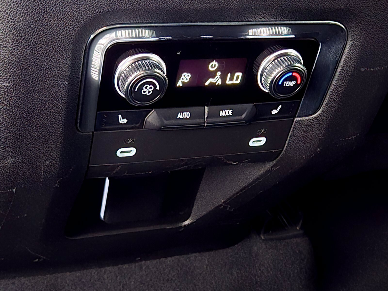Used 2023 GMC Yukon Denali AWD/4WD image 16