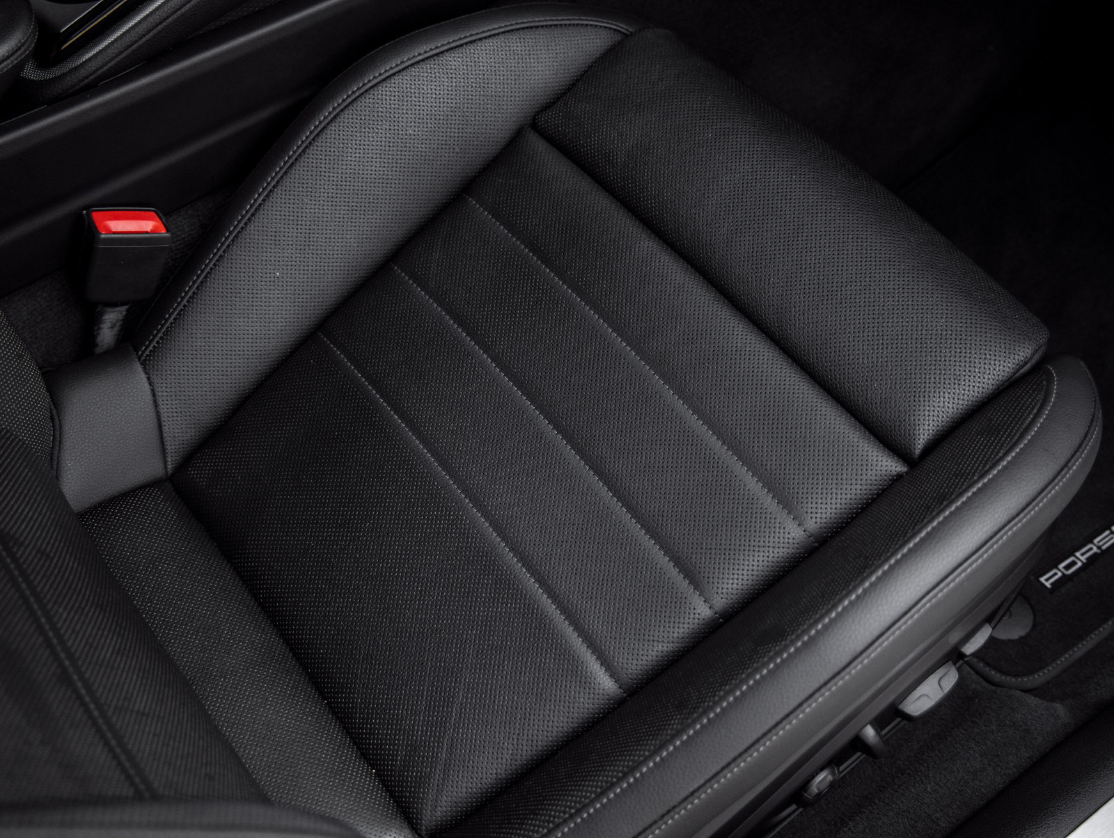 Certified 2025 Porsche Panamera image 41