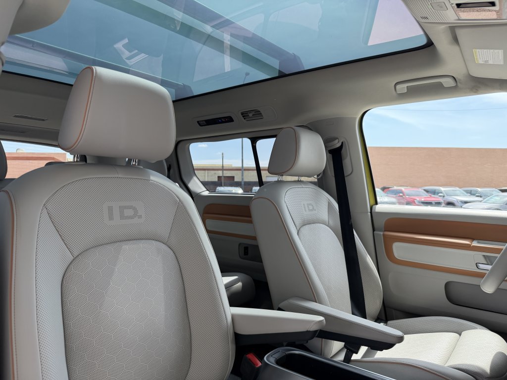 Used 2025 Volkswagen ID. Buzz 1st Edition RWD image 42