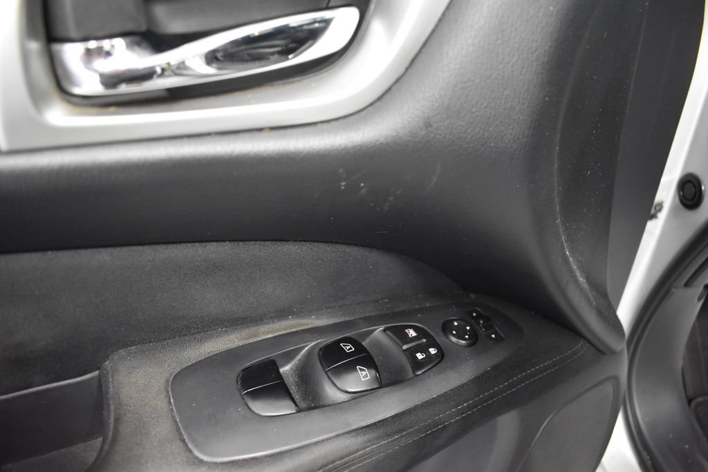 Used 2016 Nissan Pathfinder SV w/ SV Cold Weather Package AWD/4WD image 15