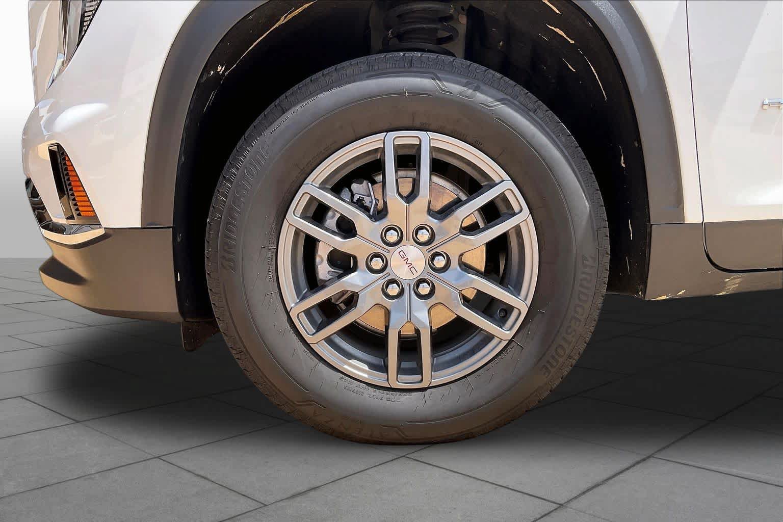 Certified 2025 GMC Acadia Elevation FWD image 12