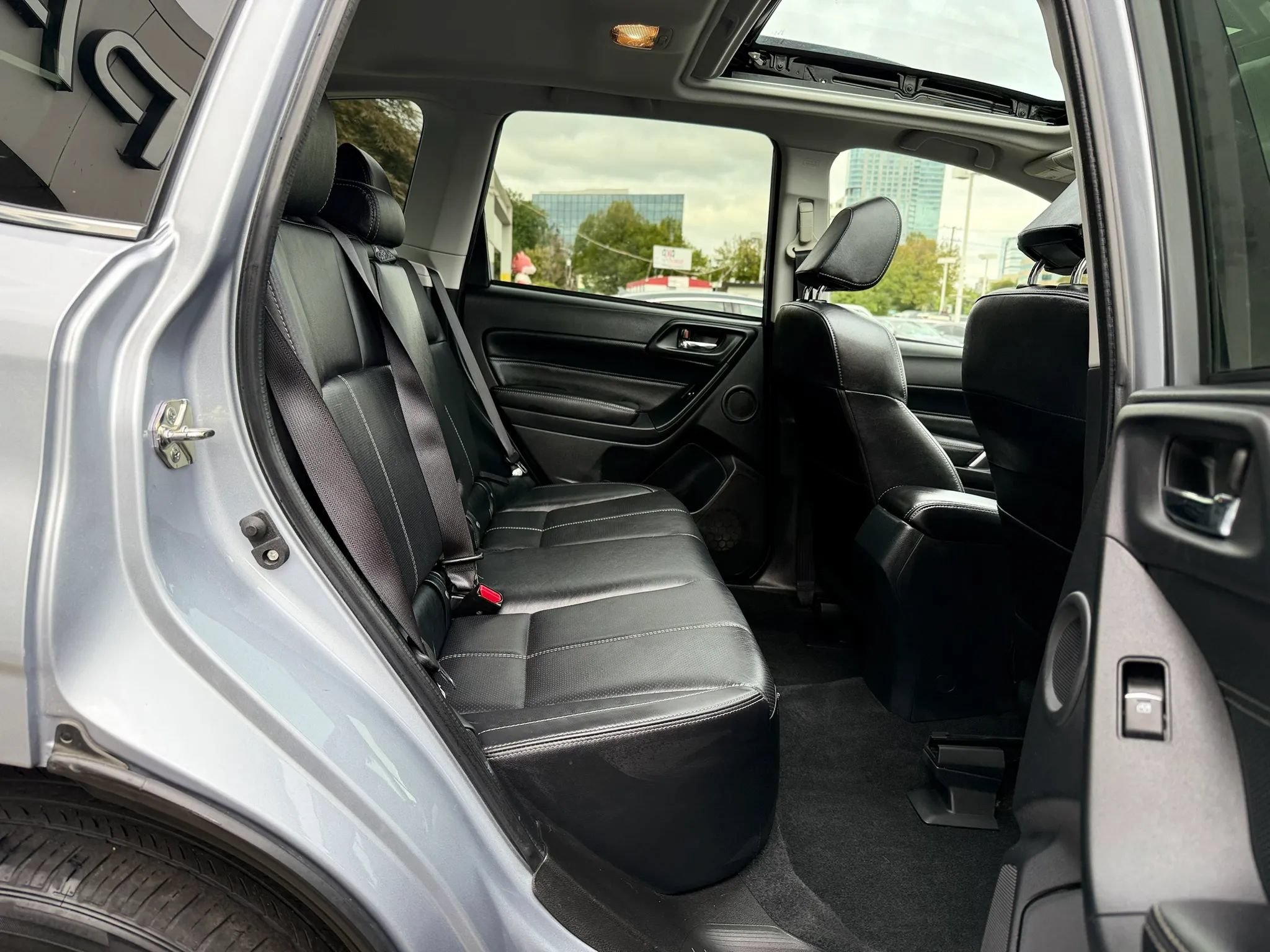 Used 2017 Subaru Forester 2.5i Touring AWD/4WD image 31