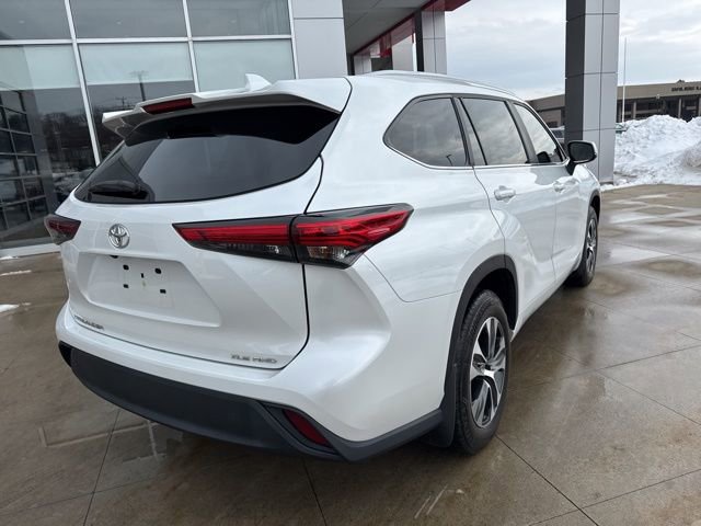 Used 2023 Toyota Highlander XLE image 7