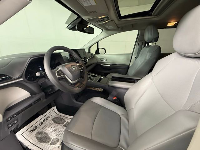 Used 2024 Toyota Sienna XLE FWD image 17