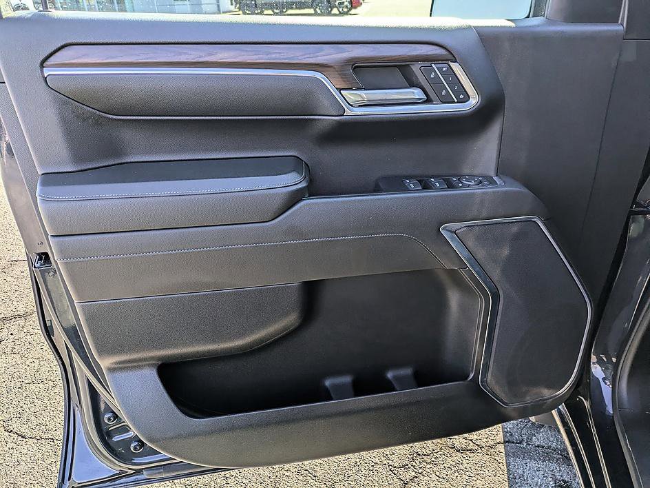 Used 2024 GMC Sierra 1500 SLT image 12