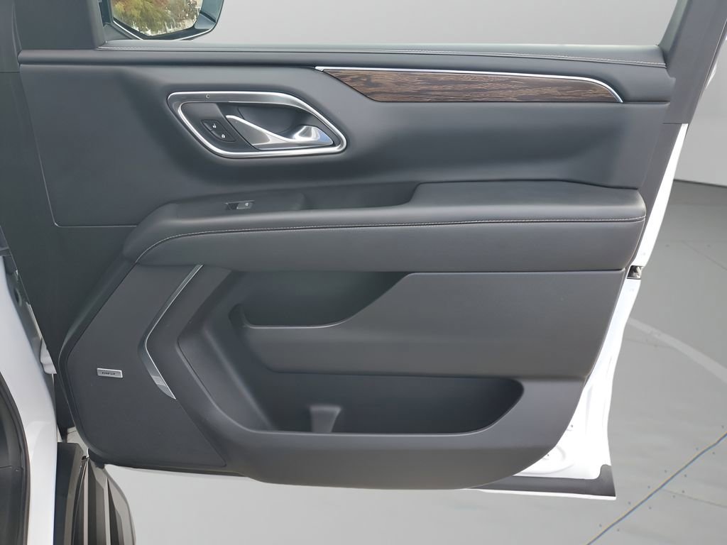 Used 2023 Chevrolet Suburban Premier image 13