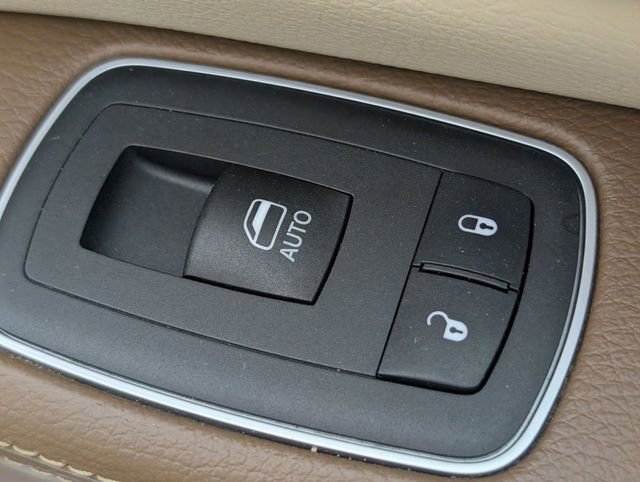 Used 2020 RAM 1500 Laramie AWD/4WD image 34