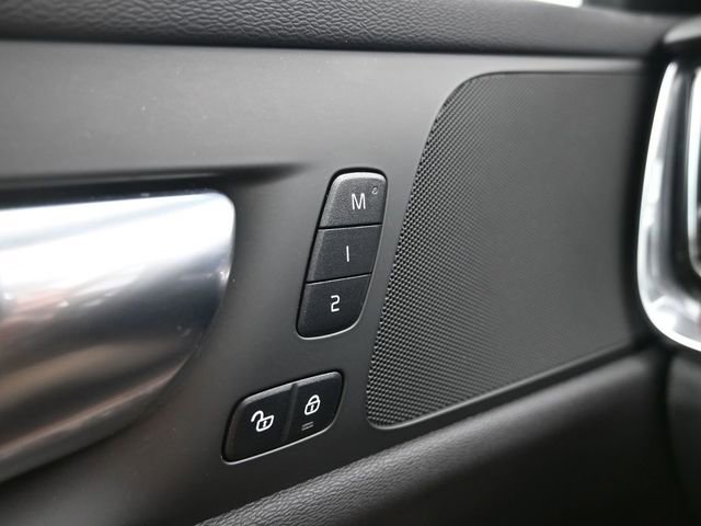 Used 2025 Volvo V60 B5 Cross Country Plus image 29