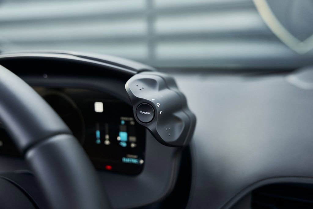 Used 2025 McLaren Artura Spider image 54