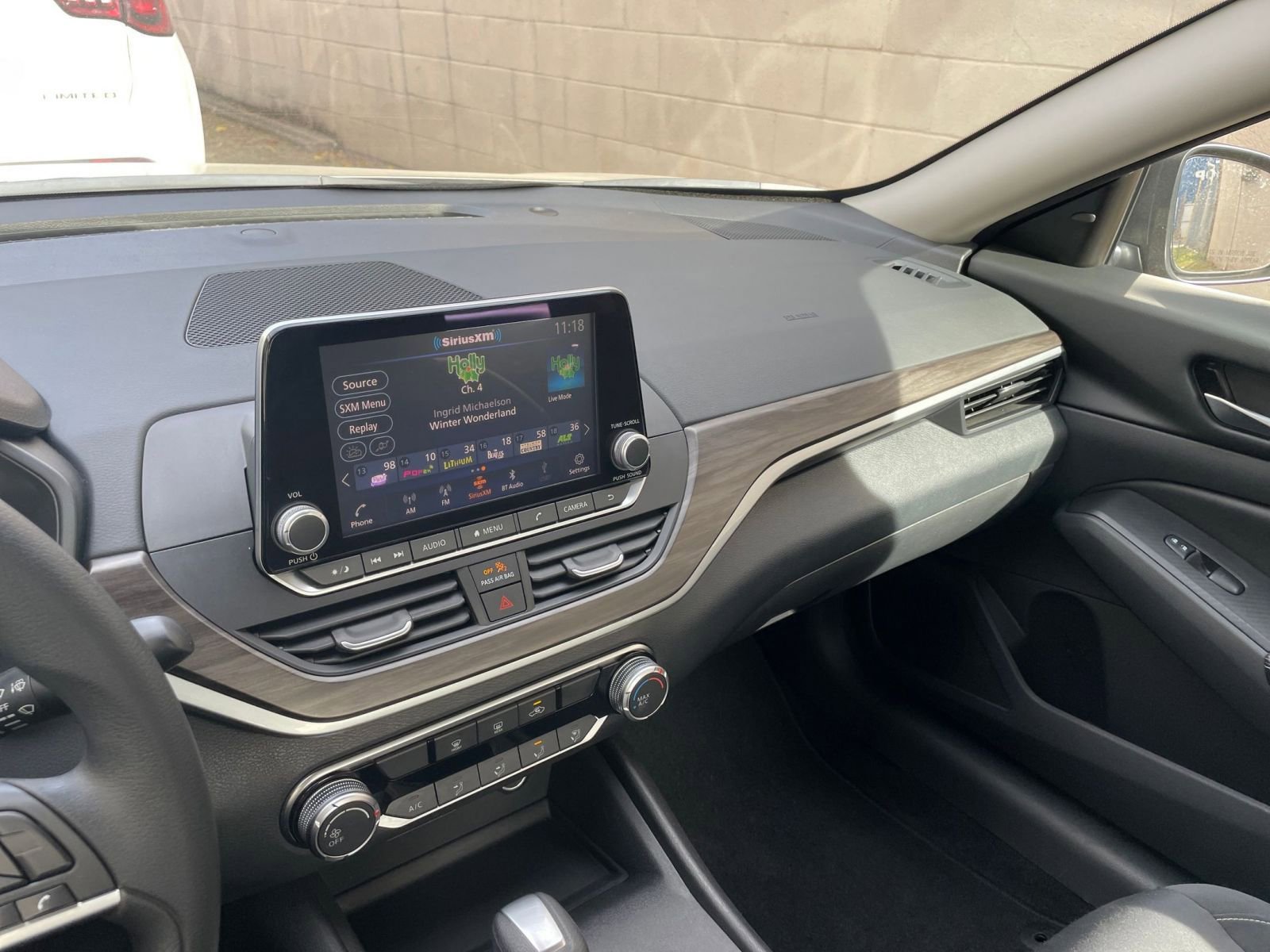 Used 2025 Nissan Altima 2.5 SV image 18