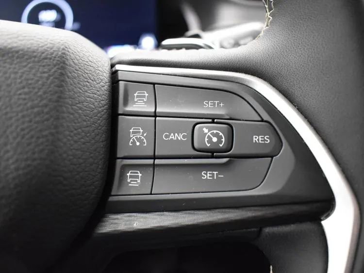 Used 2024 Jeep Grand Cherokee L Laredo image 24