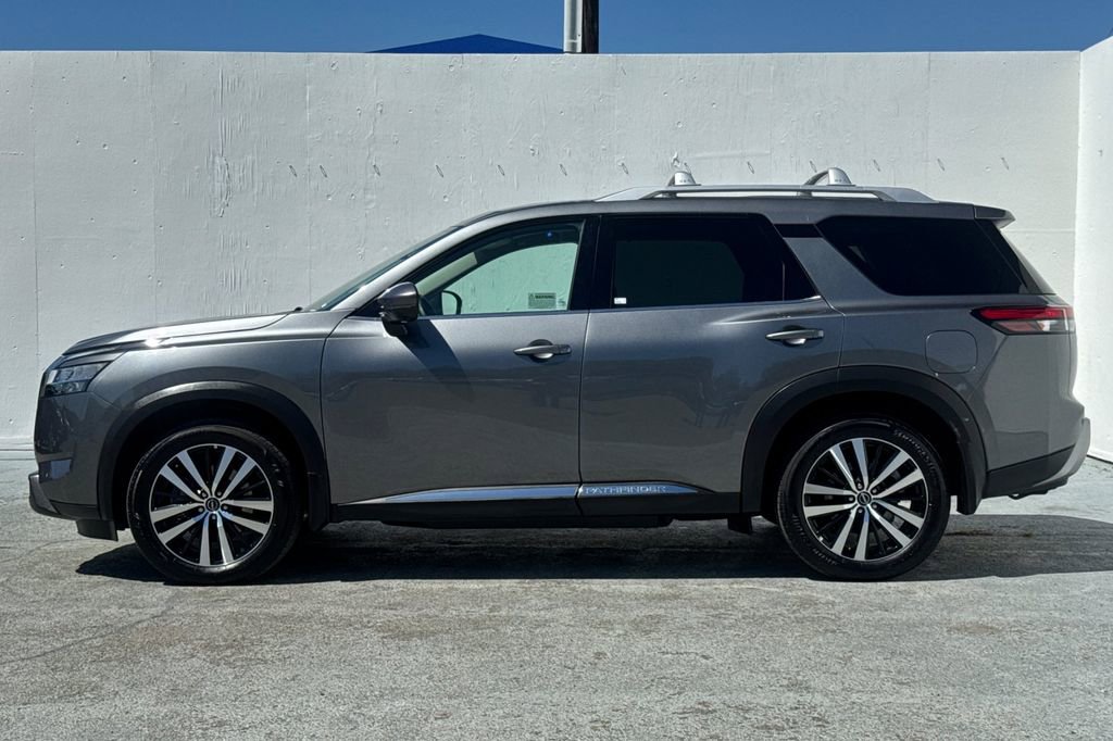 Used 2024 Nissan Pathfinder Platinum w/ Cargo Package FWD image 6