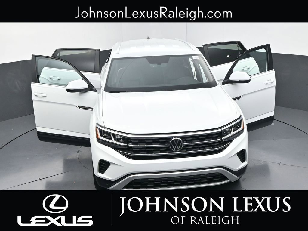 Used 2023 Volkswagen Atlas Cross Sport SE image 34