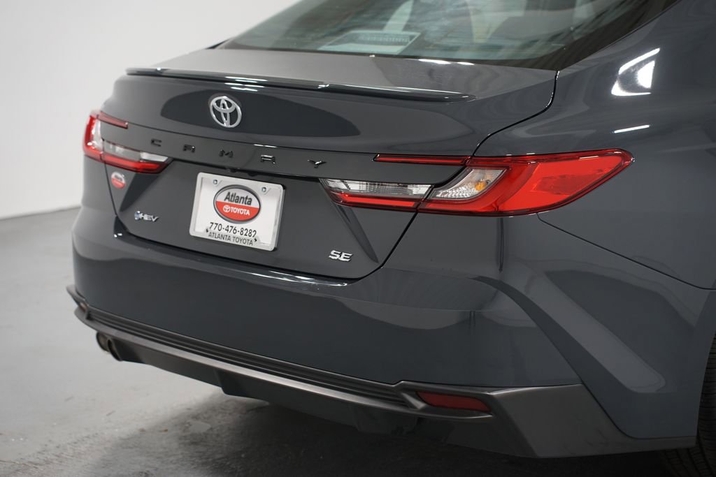 Used 2025 Toyota Camry SE image 9