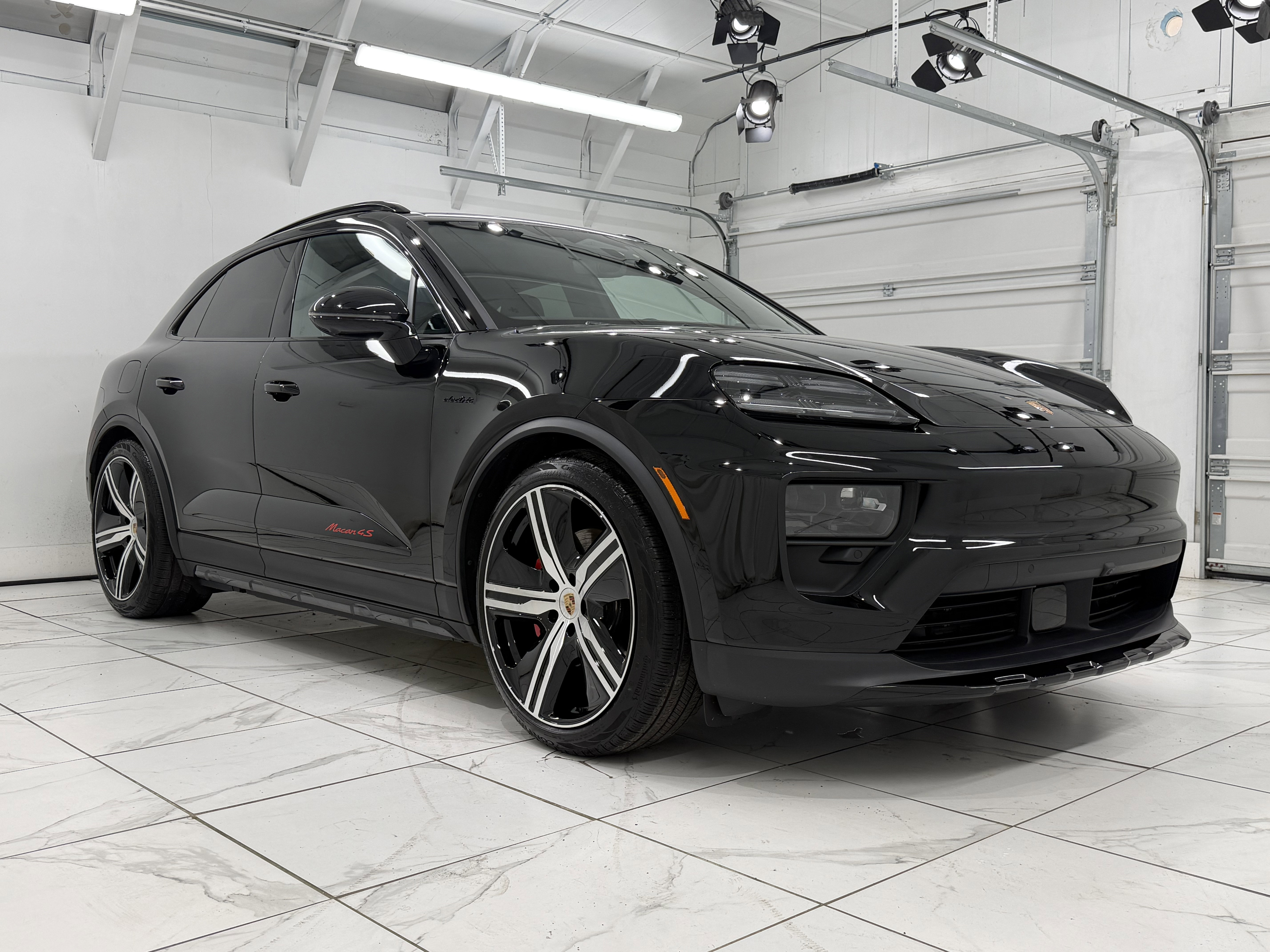 Certified 2025 Porsche Macan 4S Electric AWD/4WD image 10