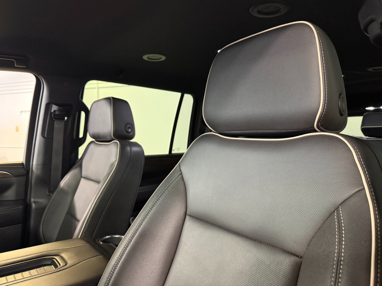 Used 2023 Chevrolet Suburban Premier image 14