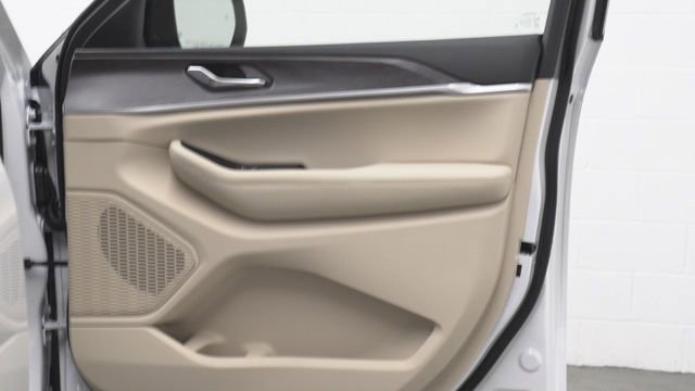 New 2025 Jeep Grand Cherokee L Limited w/ Luxury Tech Group II image 18