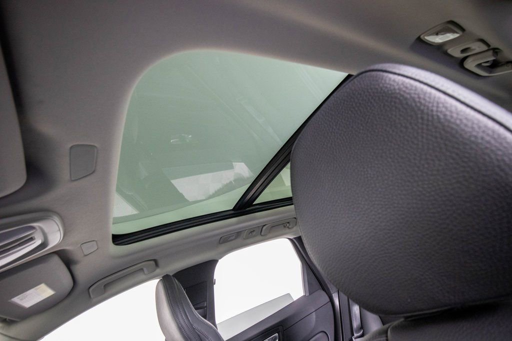 Used 2025 Volvo XC60 B5 Plus image 27