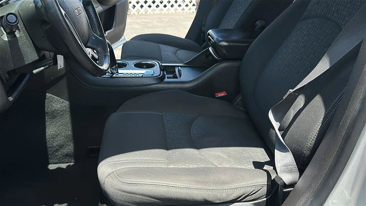 Used 2014 GMC Acadia SLE FWD image 19