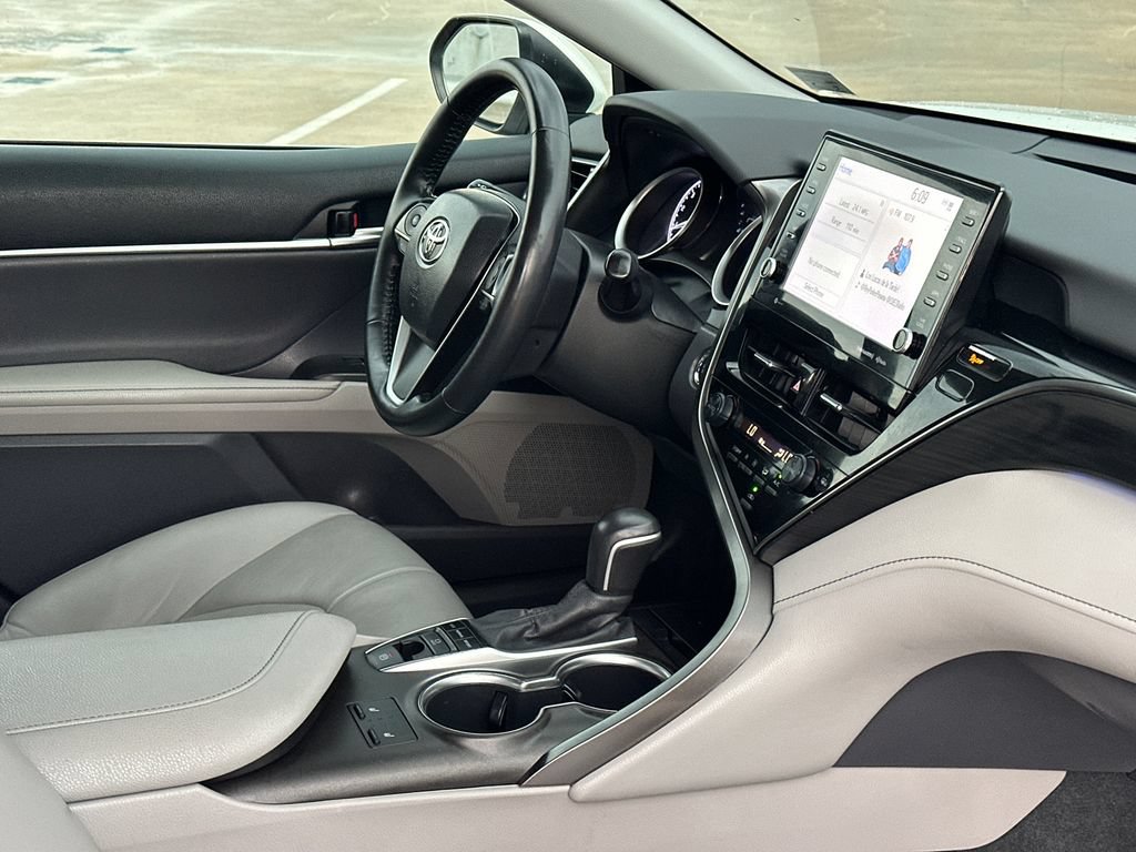 Used 2022 Toyota Camry XLE FWD image 11