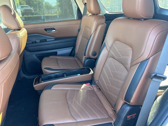 Used 2024 Nissan Pathfinder Platinum AWD/4WD image 20