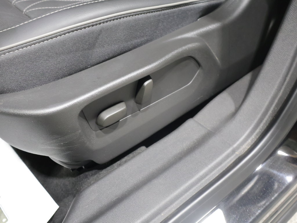 Used 2023 Buick Envision Avenir AWD/4WD image 12