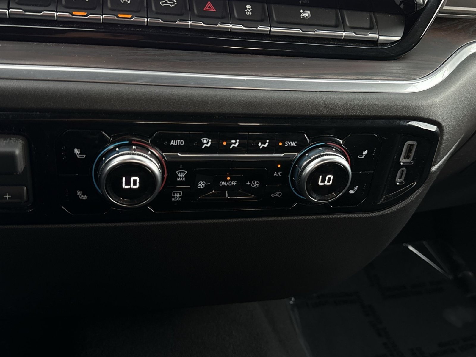 Used 2025 GMC Sierra 1500 SLT AWD/4WD image 21