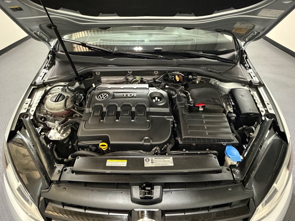 Used 2015 Volkswagen Golf TDI S FWD image 16