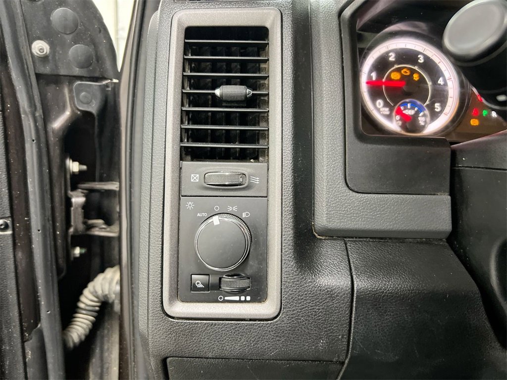 Used 2017 RAM 3500 Tradesman w/ Chrome Appearance Group image 17