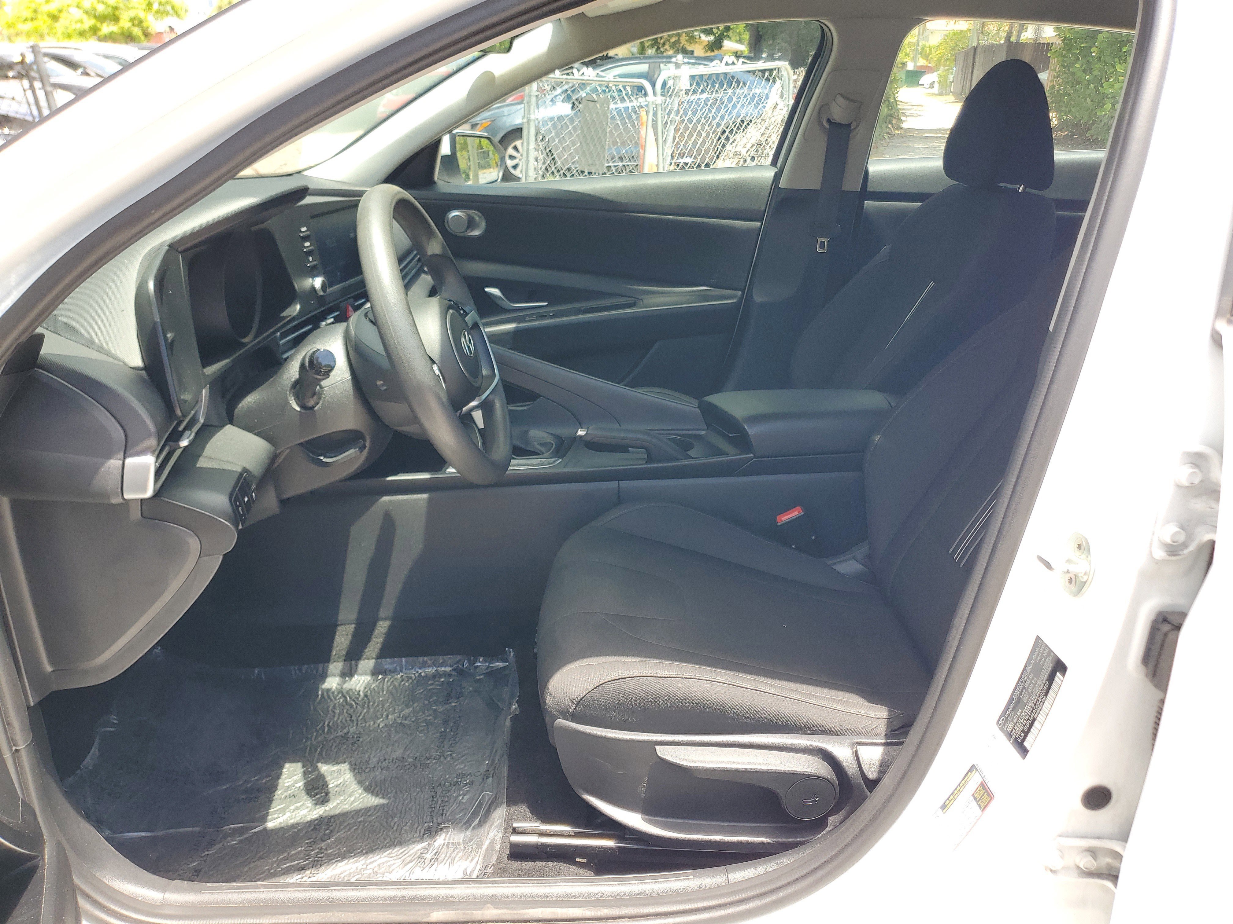 Used 2021 Hyundai Elantra SEL image 15