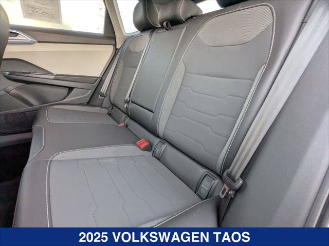 Used 2025 Volkswagen Taos SE FWD image 19