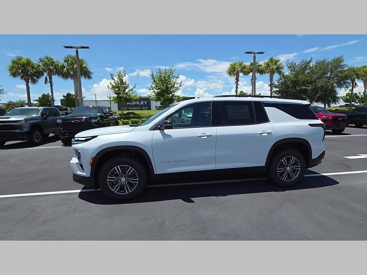 New 2026 Chevrolet Traverse LT w/ Driver Confidence Package AWD/4WD image 21