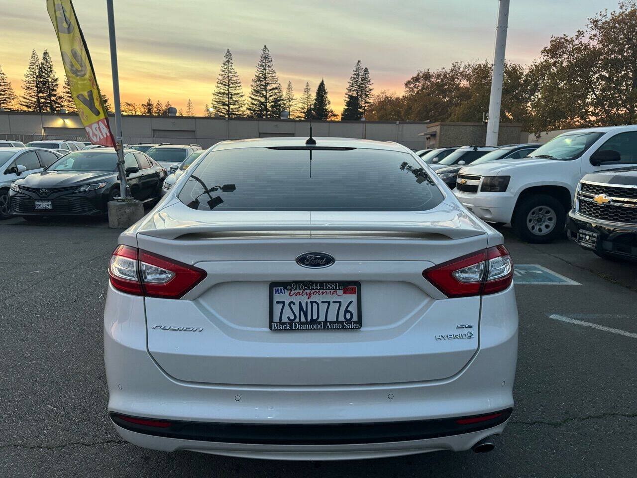 Used 2016 Ford Fusion SE FWD image 5