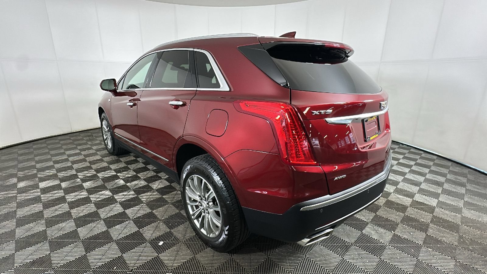 Used 2018 Cadillac XT5 Luxury w/ Driver Awareness Package AWD/4WD image 5