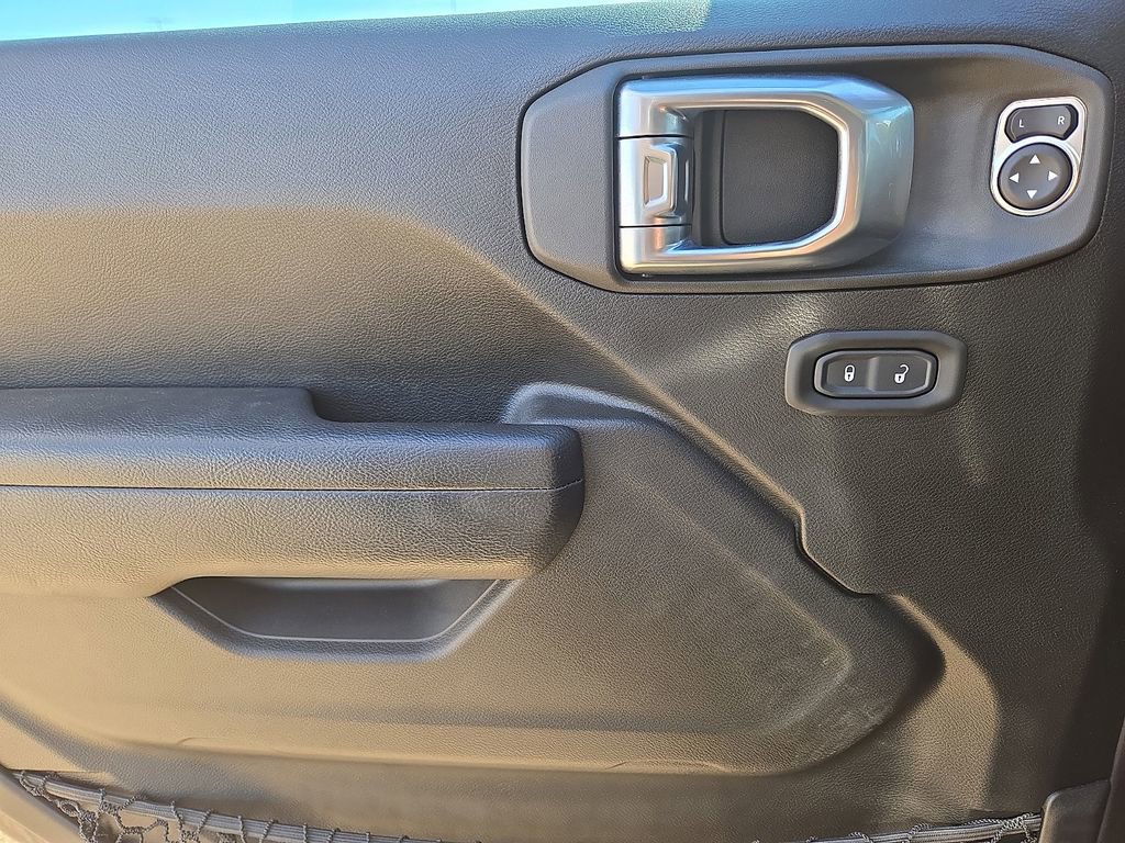 Used 2023 Jeep Wrangler Unlimited image 21