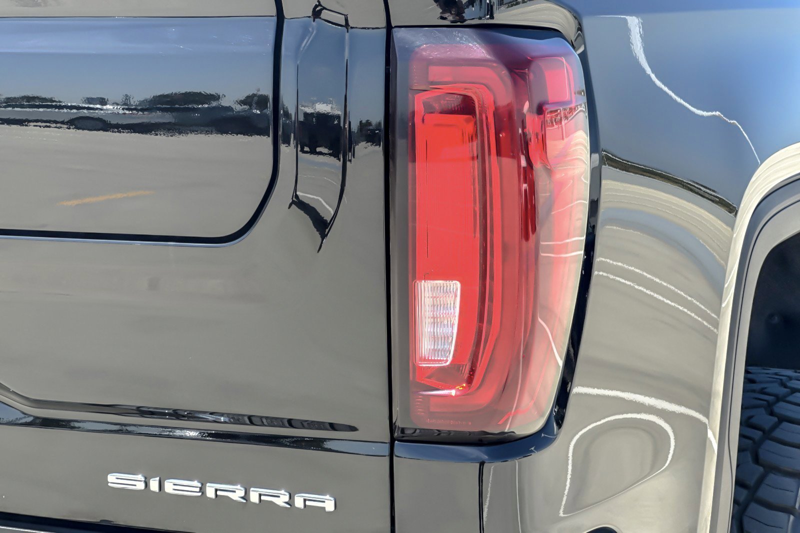 Used 2024 GMC Sierra 1500 Denali w/ Technology Package RWD image 26