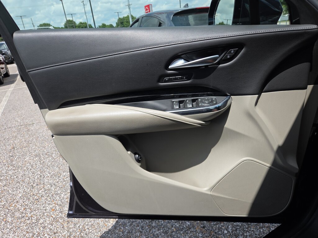 Used 2023 Cadillac XT4 Premium Luxury FWD image 17