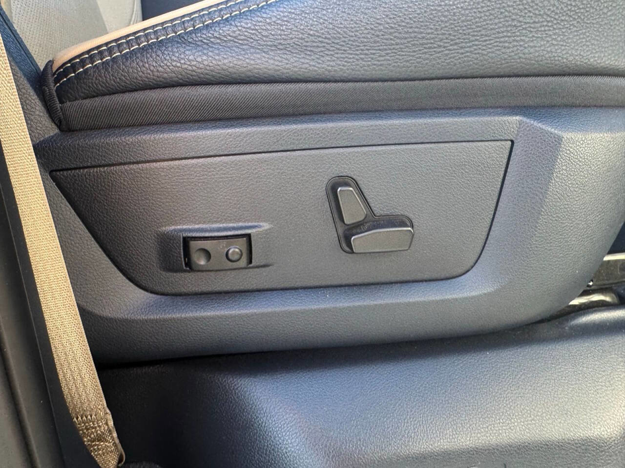 Used 2023 RAM 3500 Limited image 37