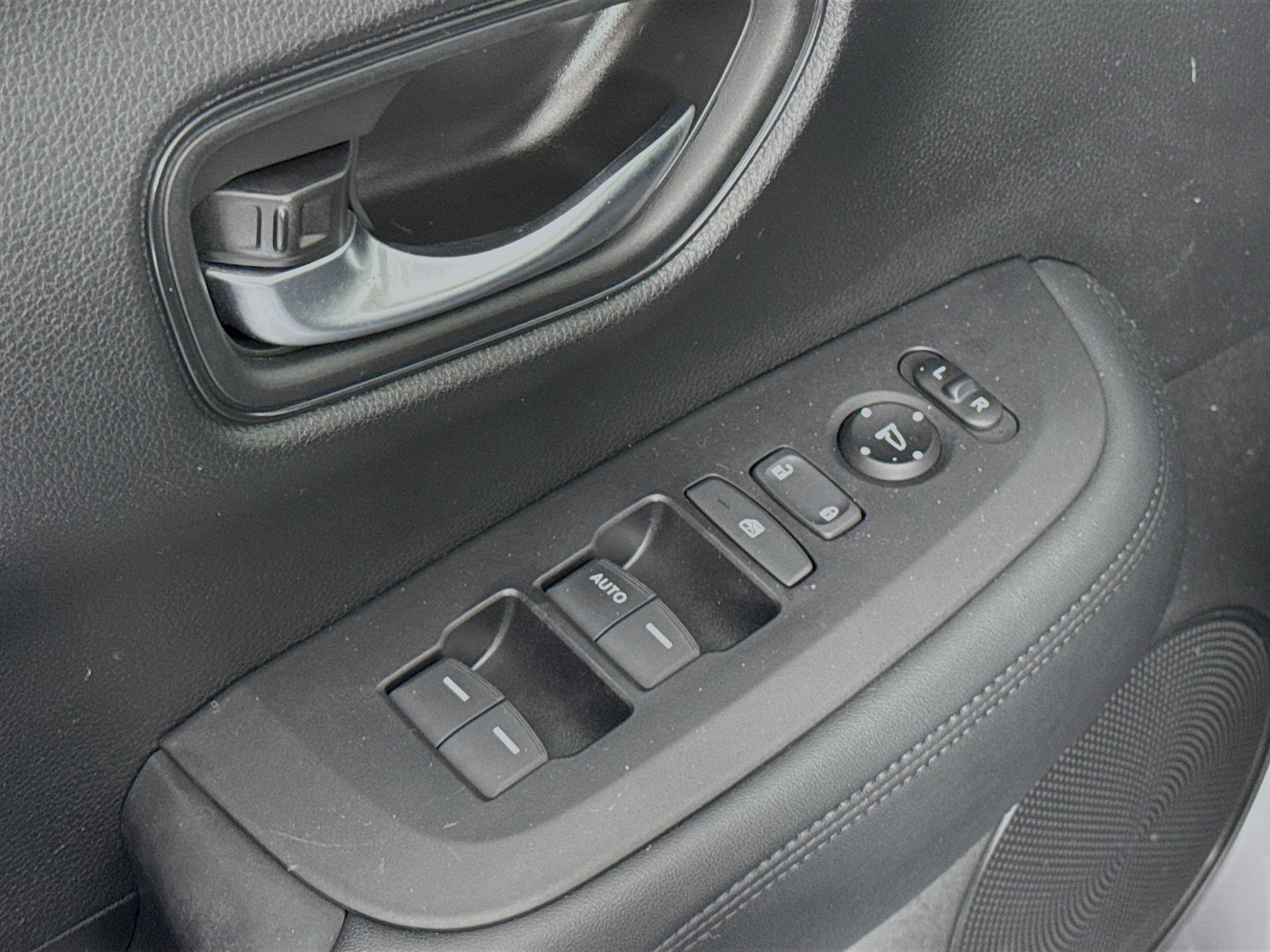 Certified 2023 Honda HR-V LX image 17