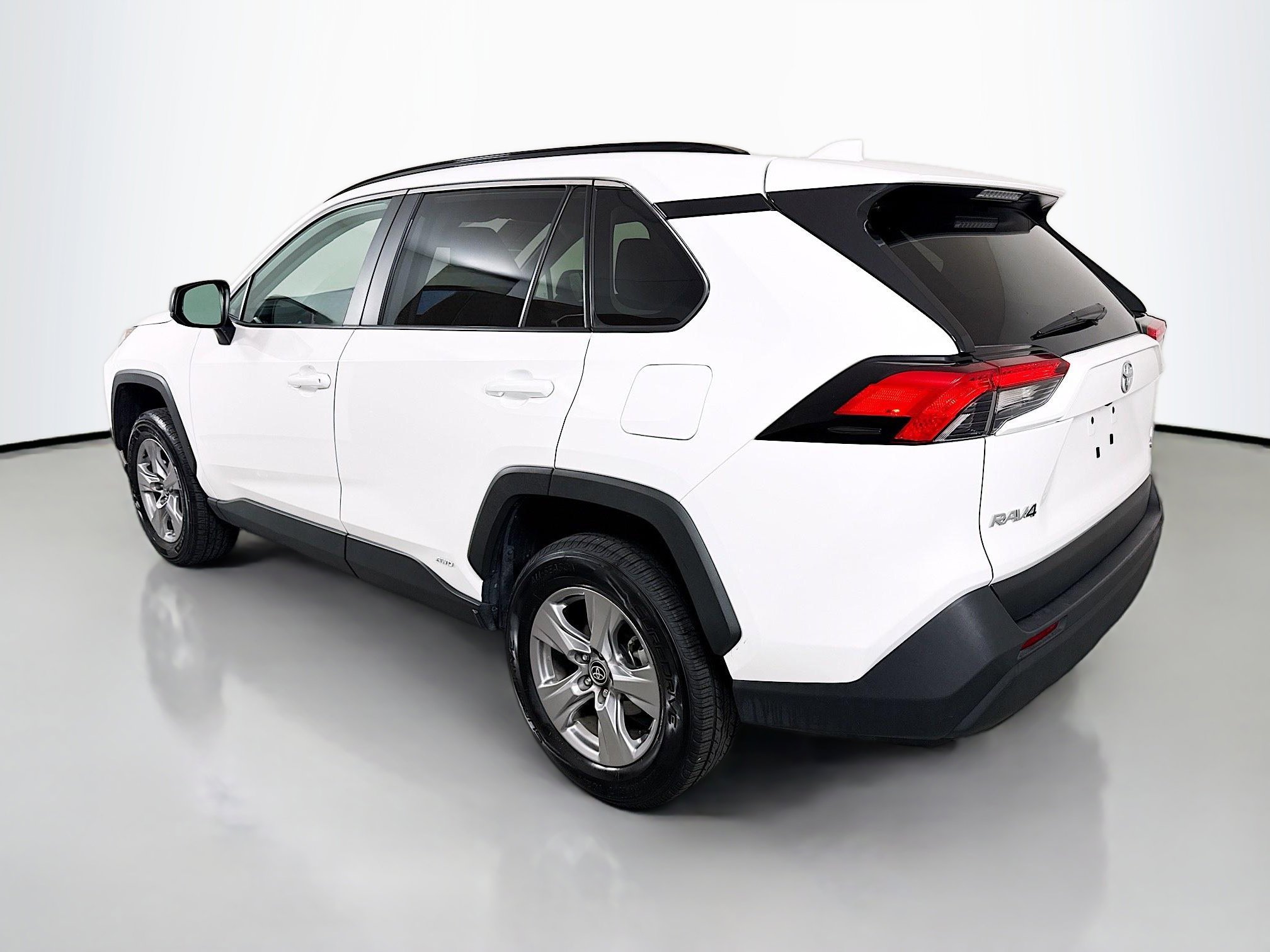 Used 2025 Toyota RAV4 LE AWD/4WD image 5