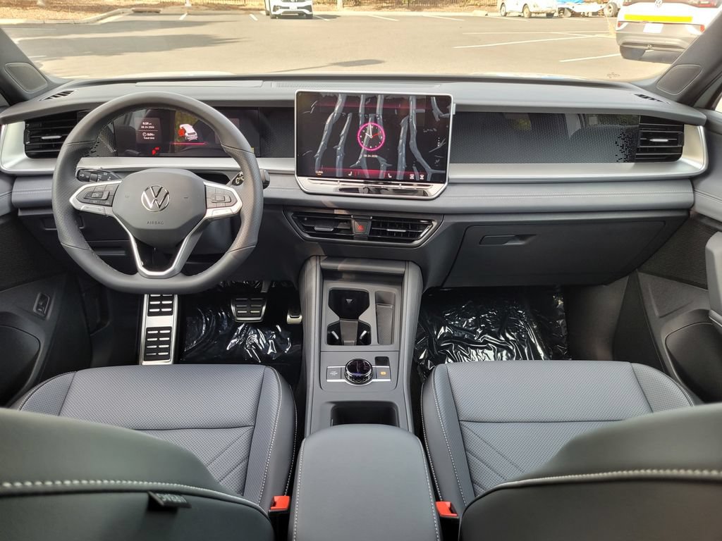 New 2026 Volkswagen Tiguan SE R-Line FWD image 15