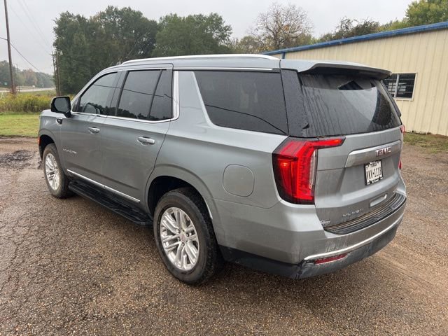 Used 2024 GMC Yukon SLT w/ SLT Luxury Package image 3