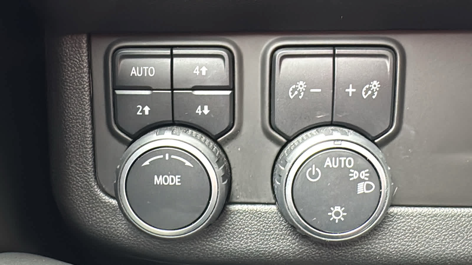Certified 2023 Chevrolet Suburban High Country AWD/4WD image 14