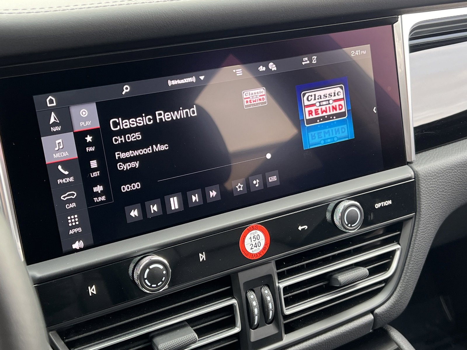 Certified 2025 Porsche Macan Turbo image 29