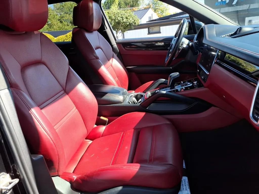 Used 2021 Porsche Cayenne S image 10