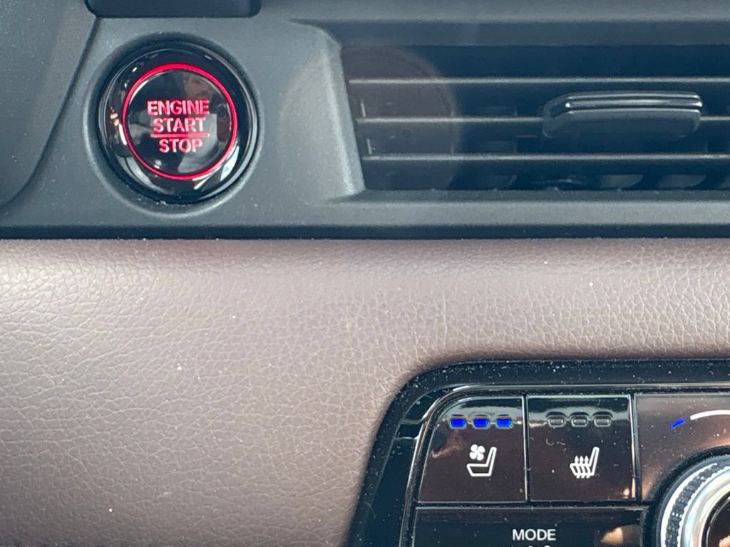 Used 2025 Honda Pilot Elite image 7