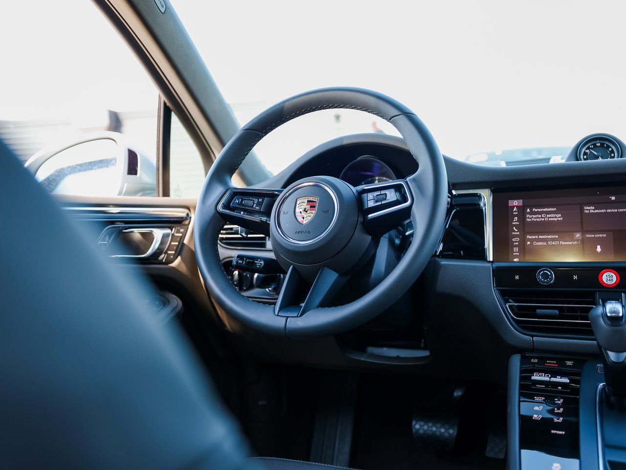 Certified 2025 Porsche Macan image 25