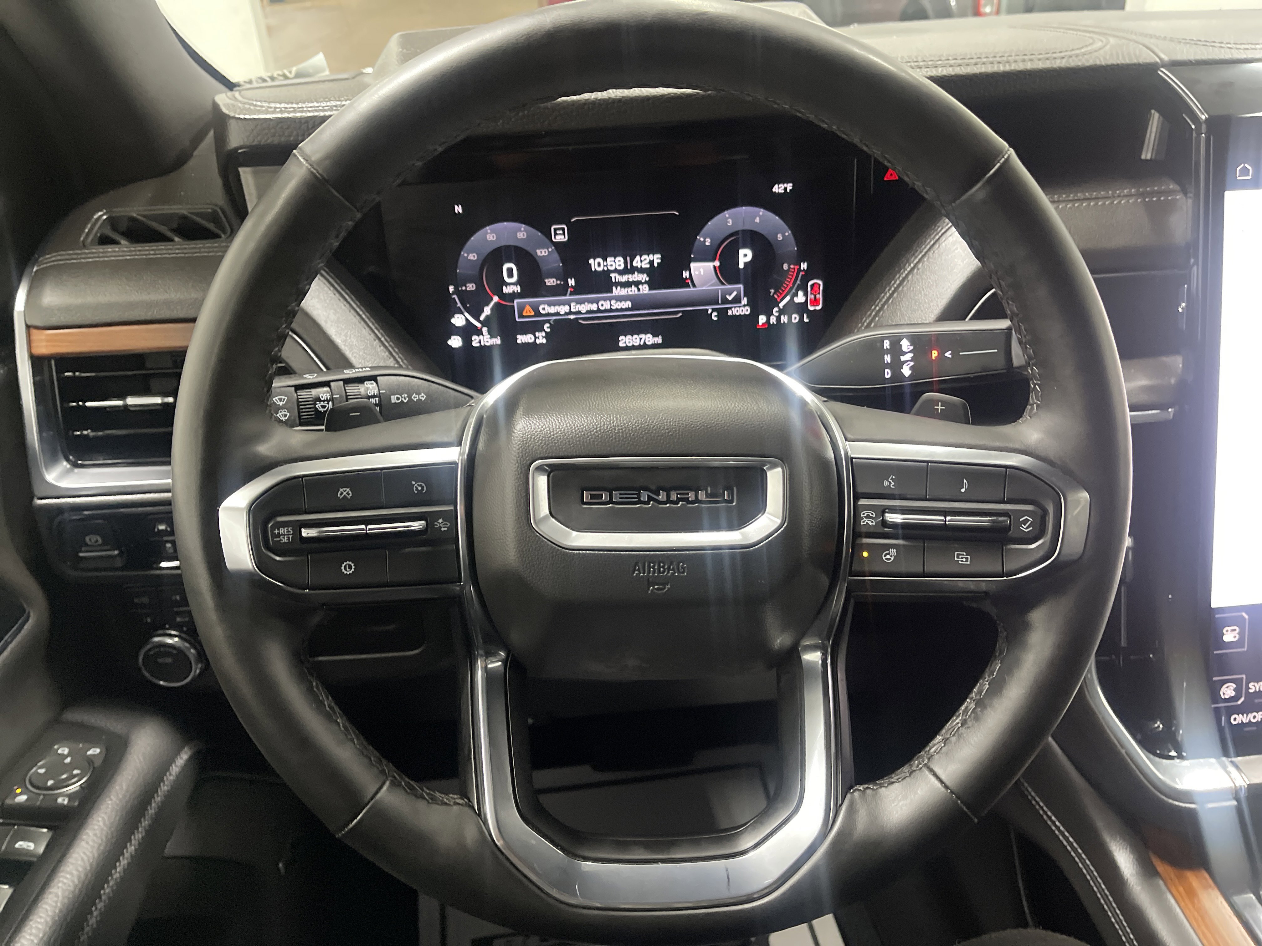 Used 2025 GMC Yukon XL Denali image 31