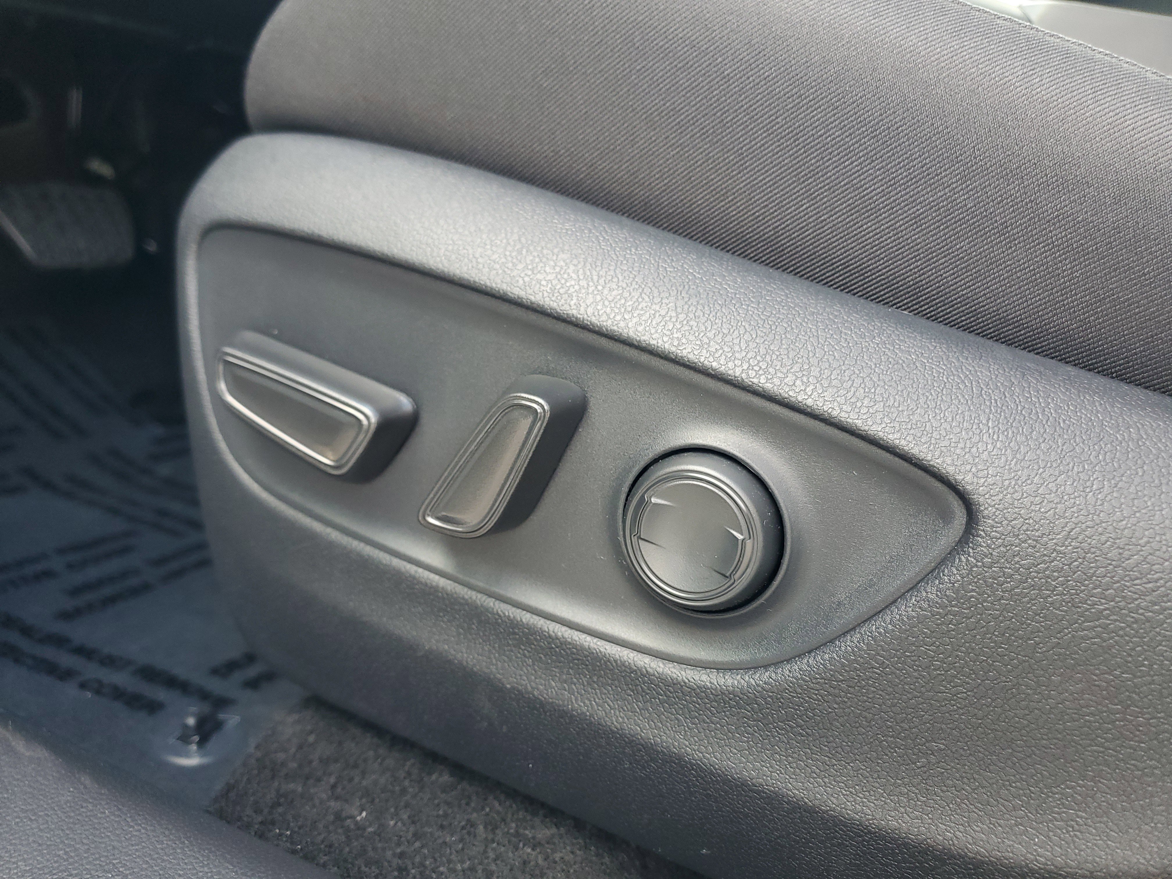 Used 2025 Toyota RAV4 XLE image 20